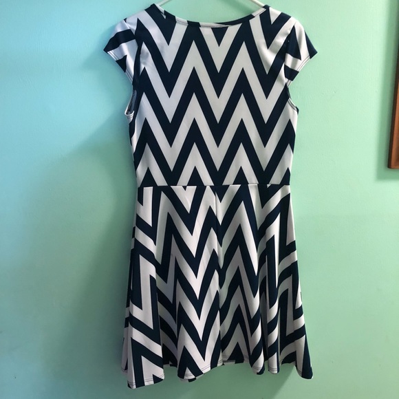 Chevron Summer Dress - M - Picture 2 of 2